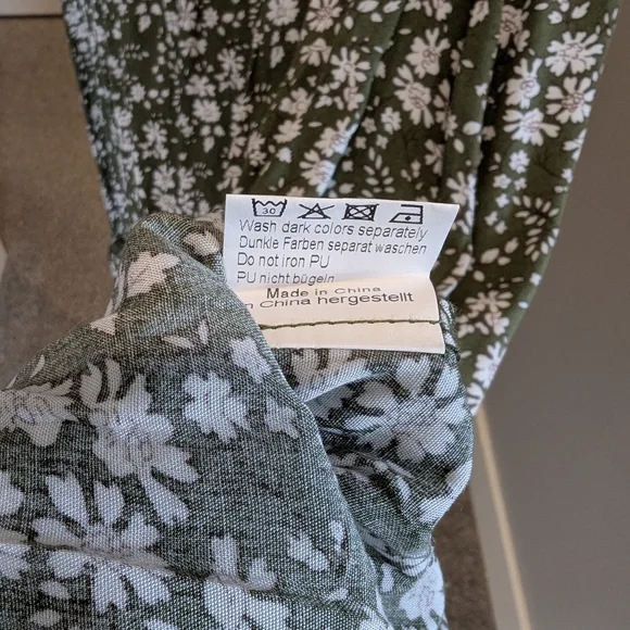 LOT of 4 floral wrap dresses, sized XL - Picture 15 of 16